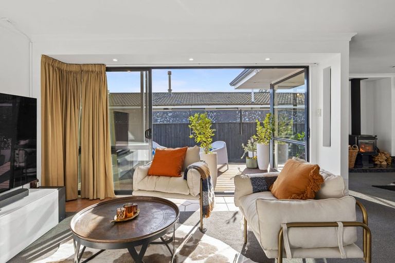 Photo of property in 320 Main North Road, Redwood, Christchurch, 8051