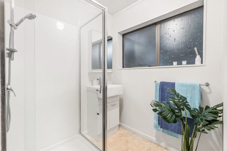 Photo of property in 2/31 Bowater Place, Manurewa, Auckland, 2102