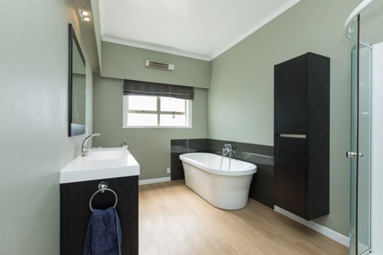 Photo of property in 14 Windsor Road, Waipawa, 4210