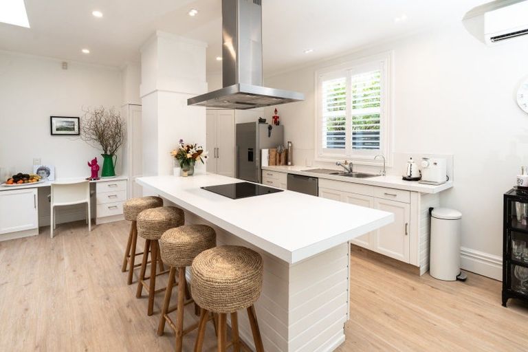 Photo of property in 81 Marine Parade, Seatoun, Wellington, 6022