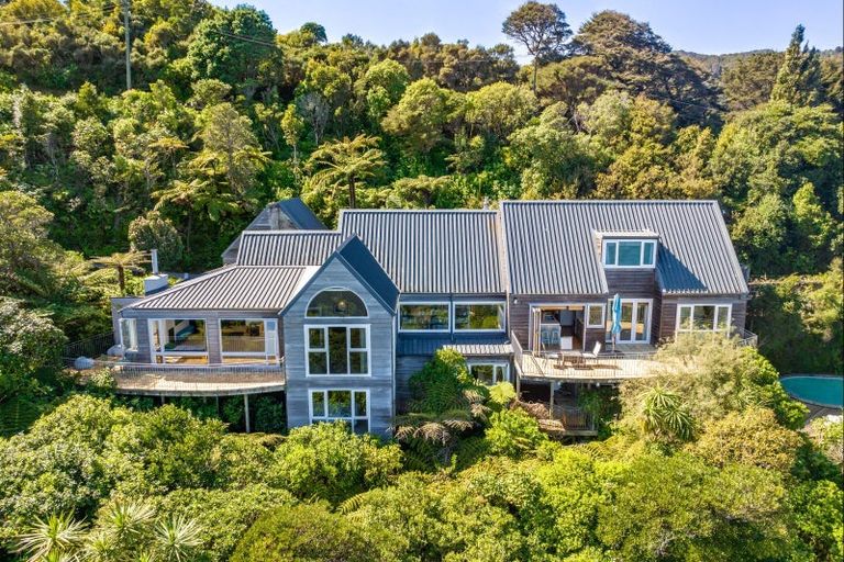 Photo of property in 28 Ngaumatau Road, Point Howard, Lower Hutt, 5013
