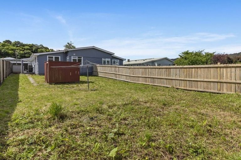 Photo of property in 35 Hanson Grove, Stokes Valley, Lower Hutt, 5019