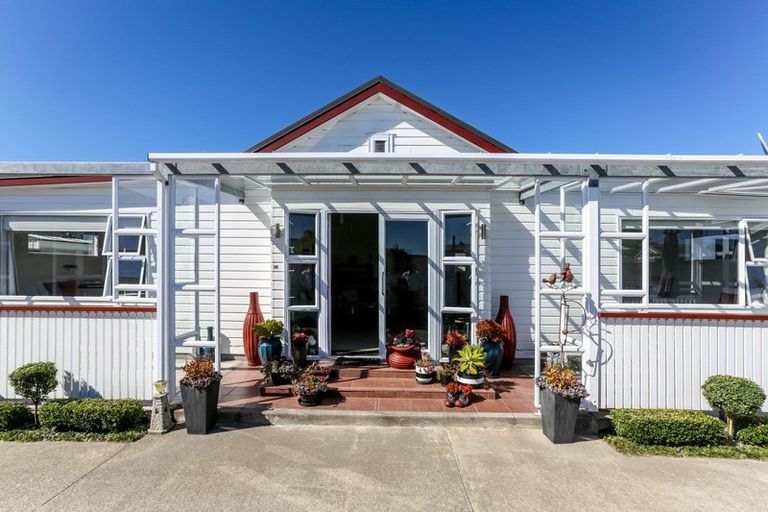 Photo of property in 2/3 Tainui Street, Welbourn, New Plymouth, 4312