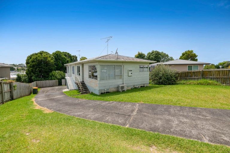 Photo of property in 1/20 Celeste Place, Totara Vale, Auckland, 0627