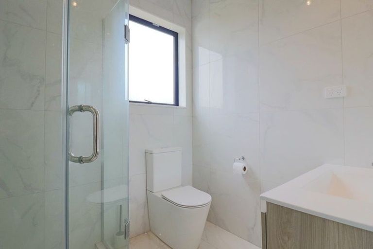 Photo of property in 127b Oreil Avenue, West Harbour, Auckland, 0618