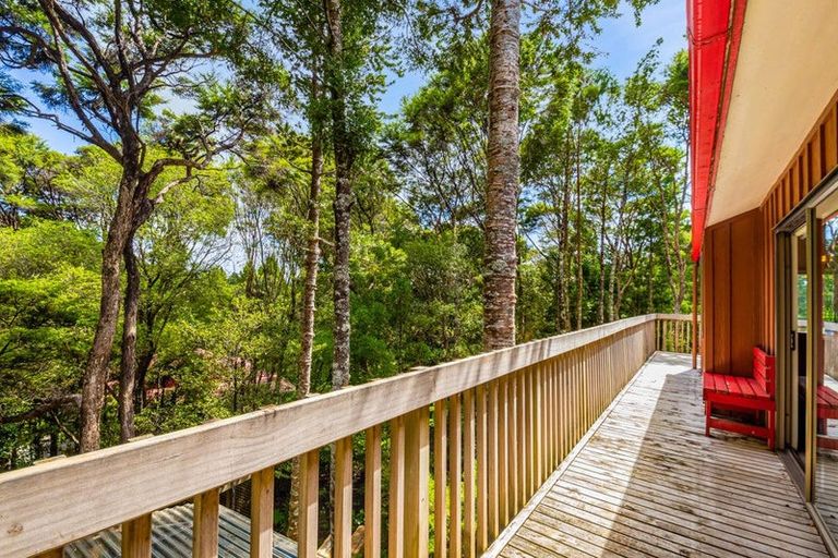 Photo of property in 15 Kaurimu Rise, Titirangi, Auckland, 0604