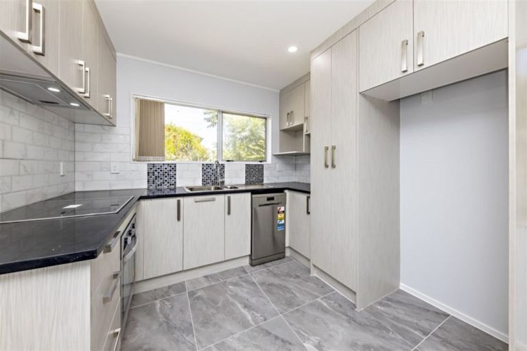 Photo of property in 2/20 Darnell Crescent, Clover Park, Auckland, 2019