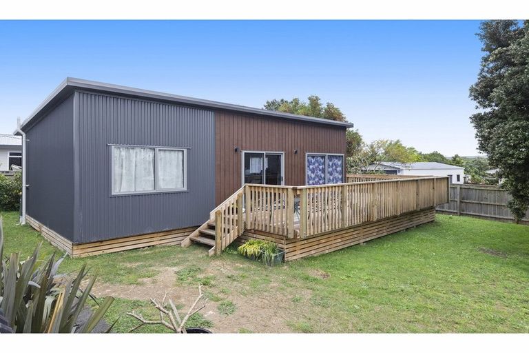 Photo of property in 20 Harbour Crest Drive, Waiuku, 2123