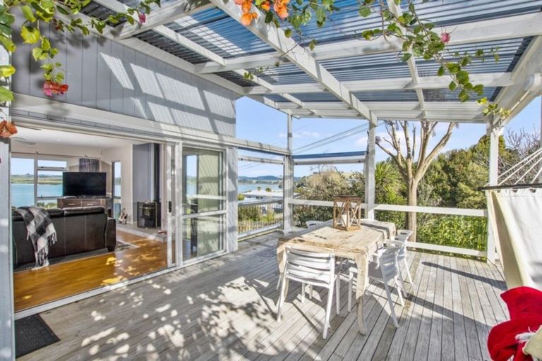 Photo of property in 22 Oxford Street, Whakapirau, Maungaturoto, 0583