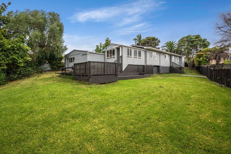 Photo of property in 6 Tauhara Street, Green Bay, Auckland, 0604