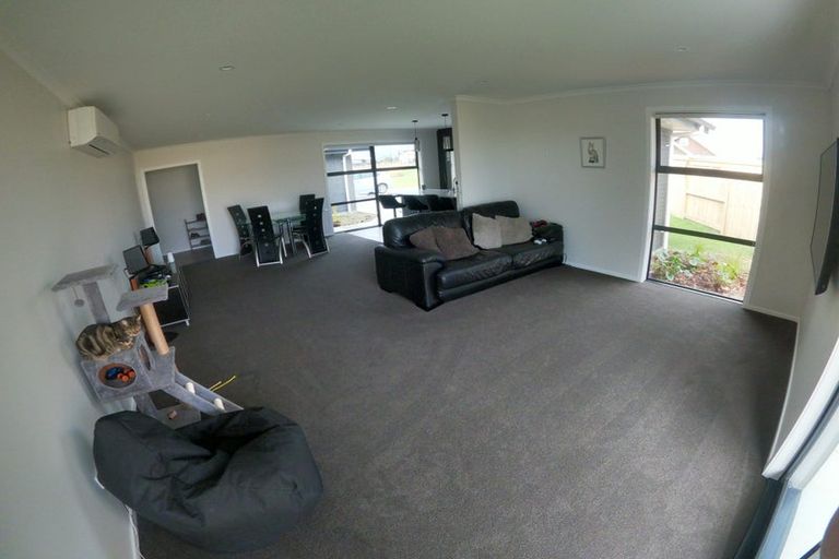 Photo of property in 90 Johnstone Drive, Fitzherbert, Palmerston North, 4410