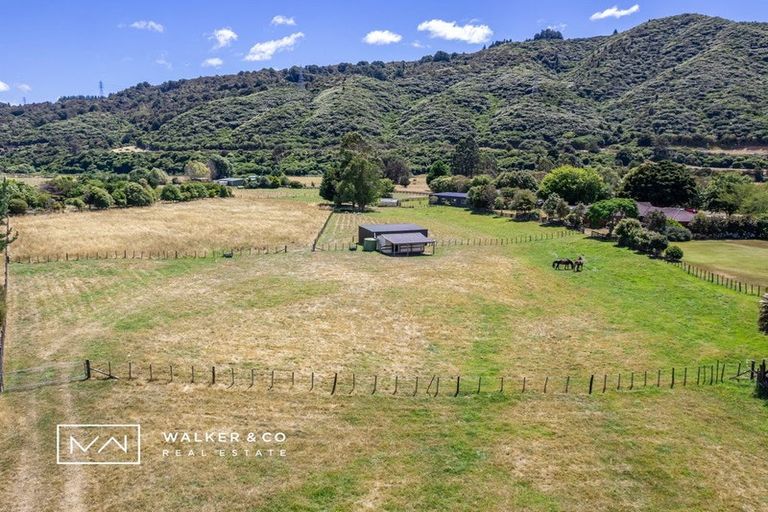 Photo of property in 15 Malcolm Gillies Grove, Totara Park, Upper Hutt, 5018