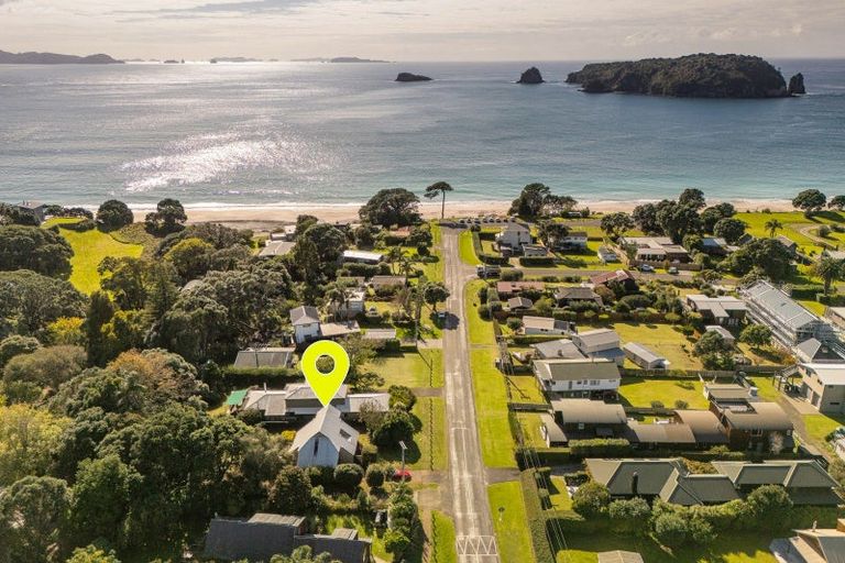 Photo of property in 28 Hahei Beach Road, Hahei, Whitianga, 3591
