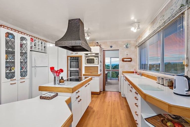 Photo of property in 17 Cyclarama Crescent, Massey, Auckland, 0614