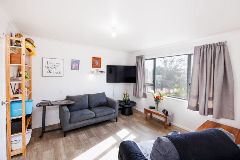 Photo of property in 12 Somerset Crescent, Highbury, Palmerston North, 4412