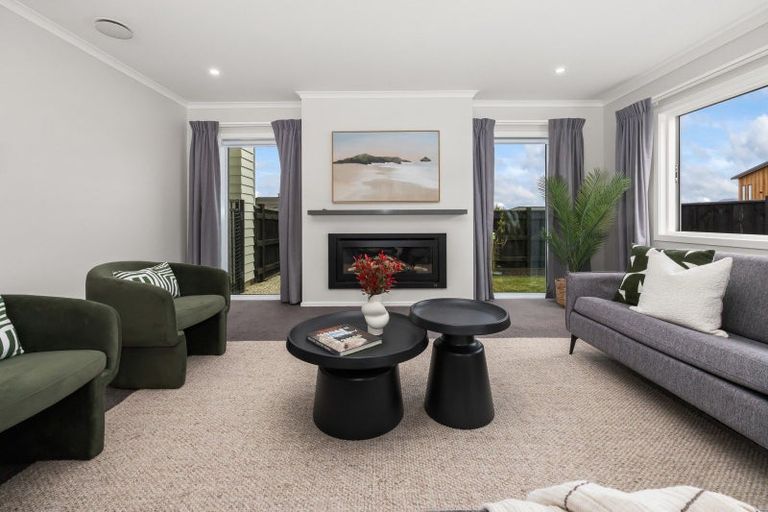 Photo of property in 10 Weatherdeck Close, Whitby, Porirua, 5024
