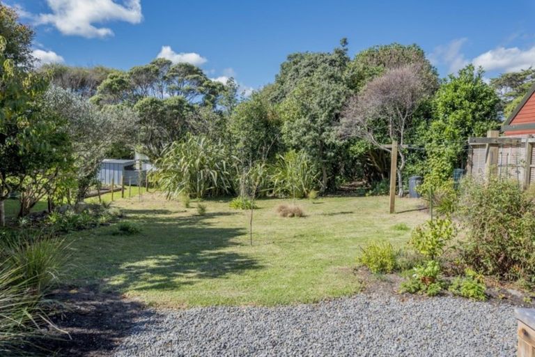 Photo of property in 18 The Avenue, Otaki Beach, Otaki, 5512