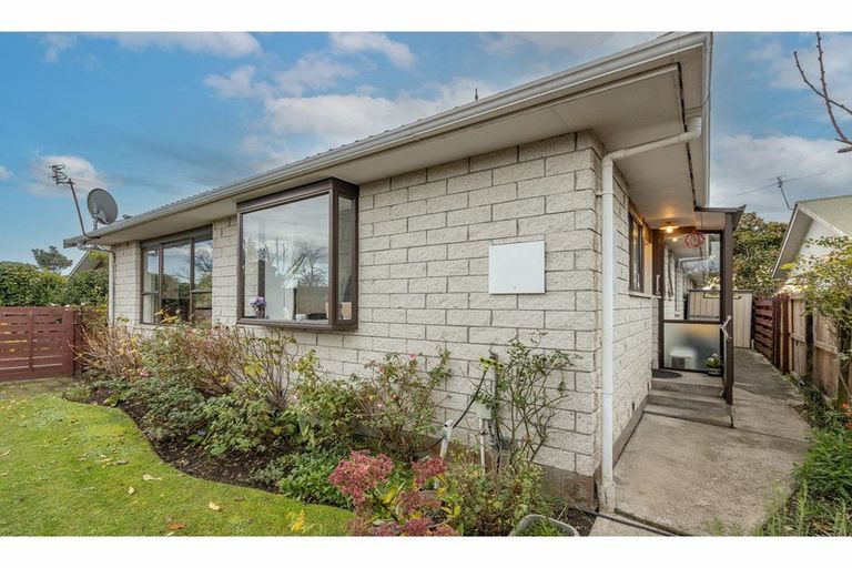 Photo of property in 1/40 Sarabande Avenue, Redwood, Christchurch, 8051