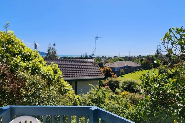 Photo of property in 8 Trig Hill Terrace, Waikanae Beach, Waikanae, 5036