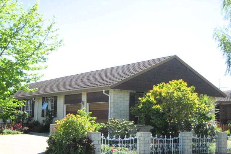 Photo of property in 12 Wakelin Place, Redwood, Christchurch, 8051