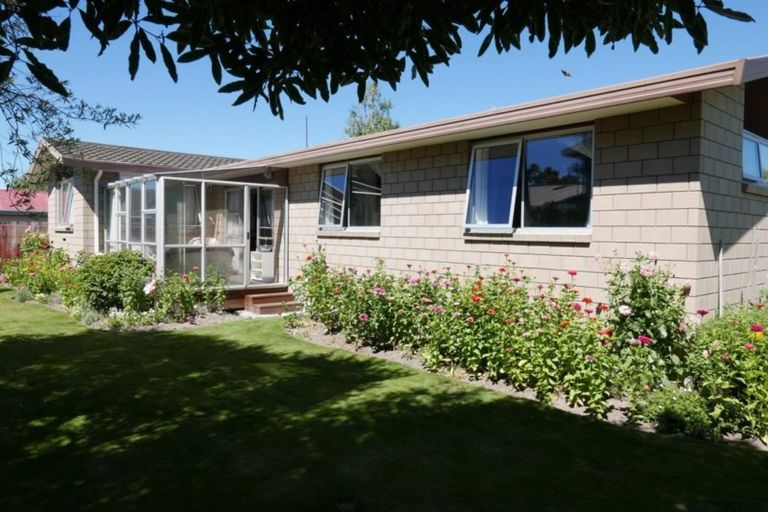 Photo of property in 82 Sawyers Arms Road, Northcote, Christchurch, 8052
