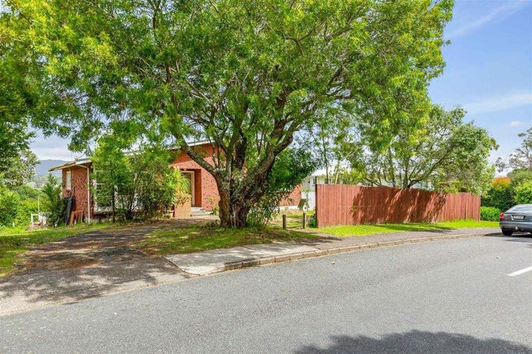 Photo of property in 11 Autumn Avenue, Glen Eden, Auckland, 0602