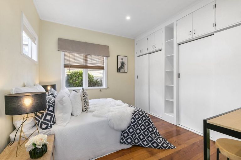 Photo of property in 39 Tuatoru Street, Eastbourne, Lower Hutt, 5013