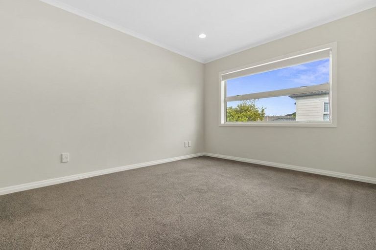 Photo of property in 6a Mansion Court, West Harbour, Auckland, 0618