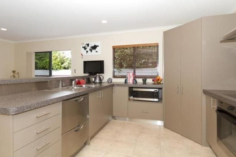 Photo of property in 9a Oxford Street, Taradale, Napier, 4112