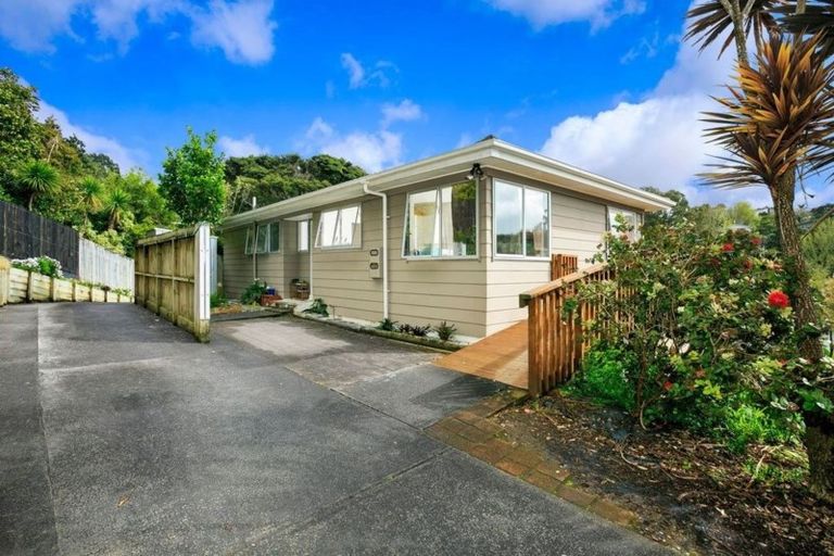 Photo of property in 2/12 Wanita Place, Totara Vale, Auckland, 0629