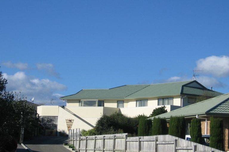 Photo of property in 35 Guildford Drive, Paraparaumu, 5032