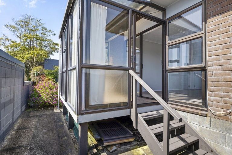 Photo of property in 17 Cutfield Road, New Plymouth, 4310