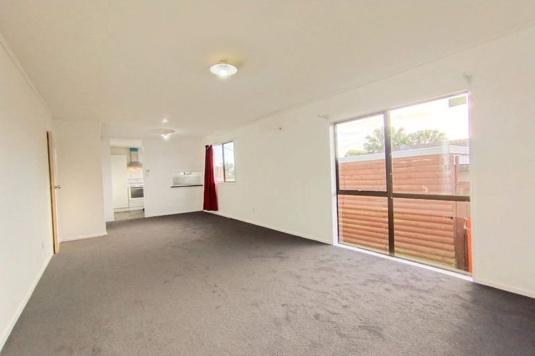 Photo of property in 1/81 Luanda Drive, Ranui, Auckland, 0612