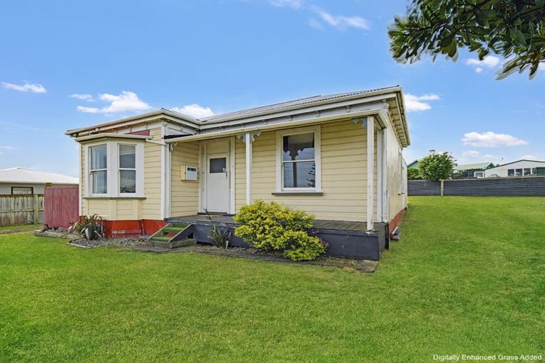 Photo of property in 4 Ashton Terrace, Castlecliff, Whanganui, 4501