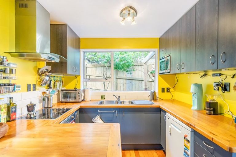 Photo of property in 40 Akatea Road, Korokoro, Lower Hutt, 5012