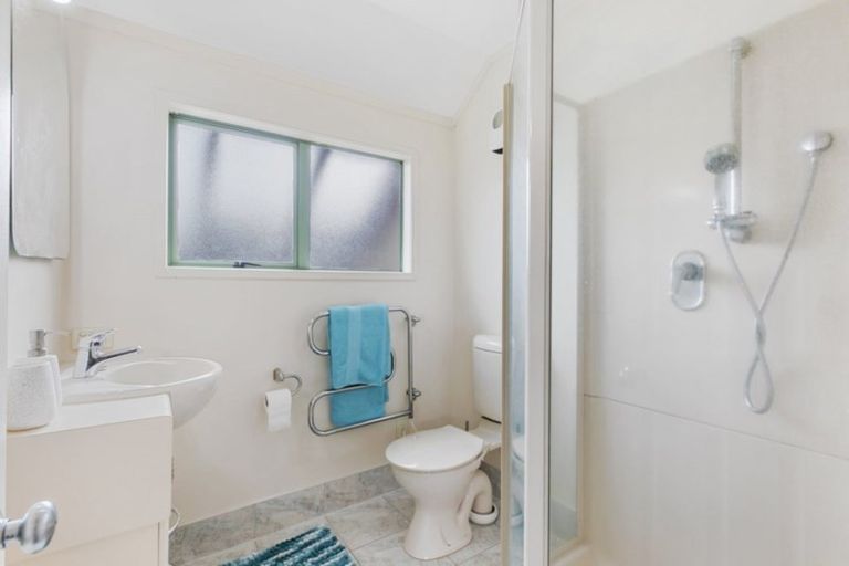 Photo of property in 2/6 Pat O'connor Place, Manurewa, Auckland, 2105
