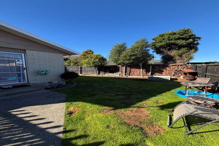 Photo of property in 2/74 Solomon Avenue, Redwood, Christchurch, 8051