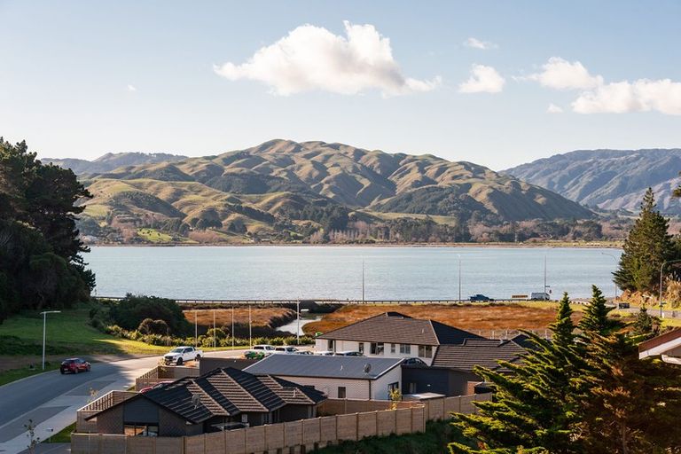 Photo of property in 24 Observatory Close, Whitby, Porirua, 5024