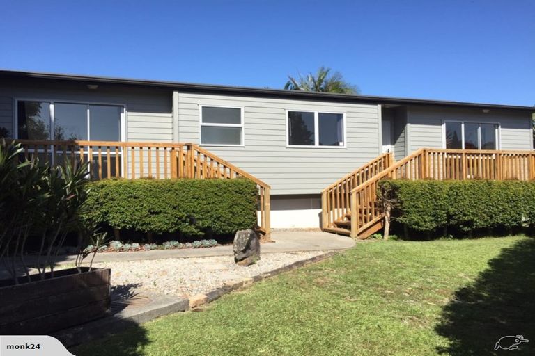 Photo of property in 53a Stottholm Road, Titirangi, Auckland, 0604