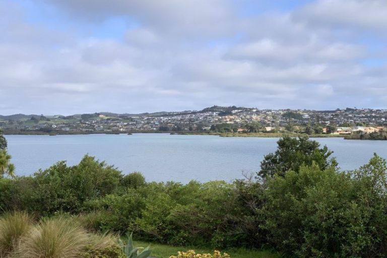 Photo of property in 17 Maori Hut Road, Red Beach, 0932