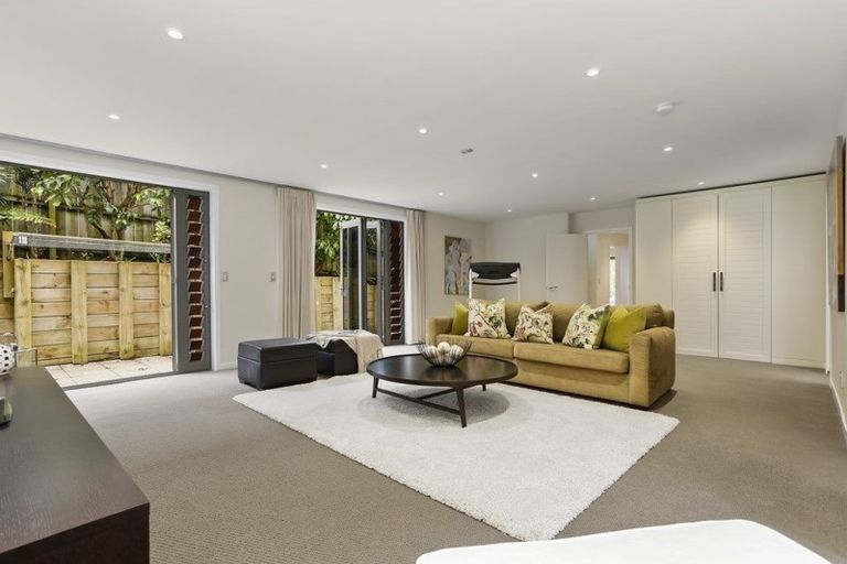 Photo of property in 14 Churchill Road, Murrays Bay, Auckland, 0630