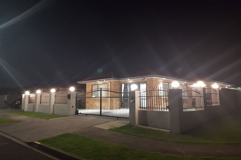 Photo of property in 8 Sam Place, Mangere, Auckland, 2022