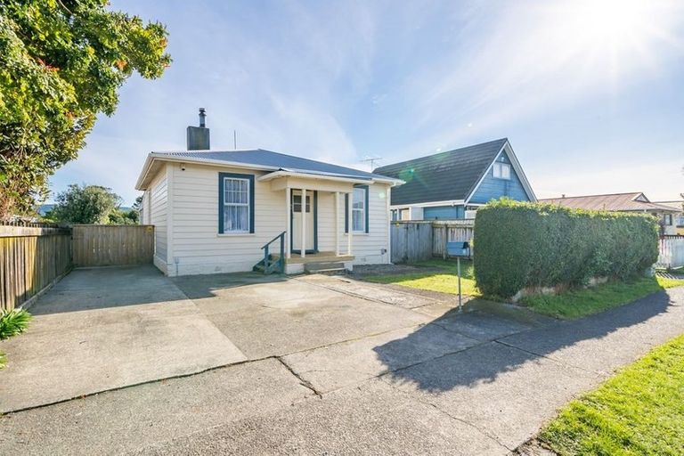 Photo of property in 25 Awamutu Grove, Waiwhetu, Lower Hutt, 5010