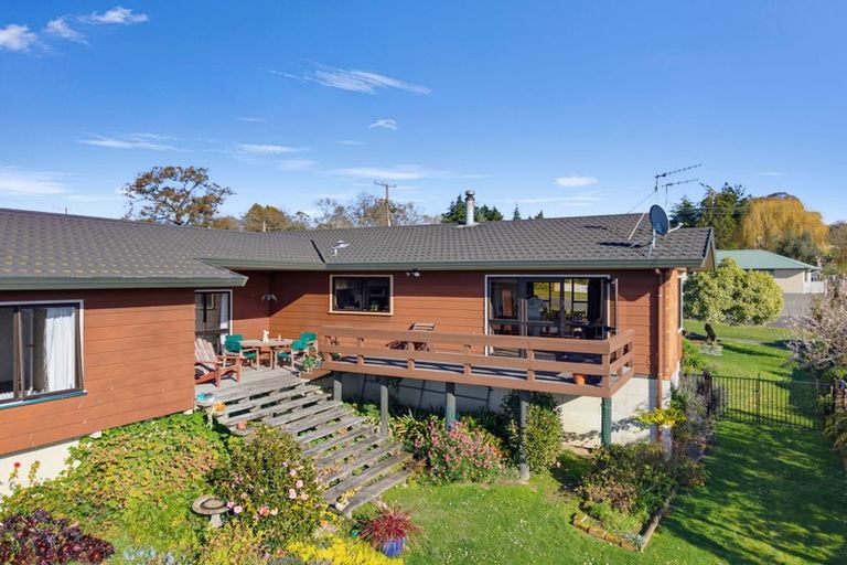 Photo of property in 35 Domain Road, Waipawa, 4210