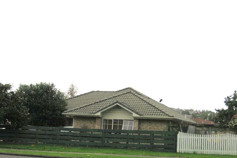Photo of property in 254 Cascades Road, Botany Downs, Auckland, 2010