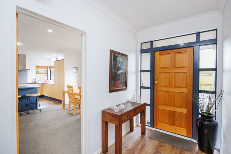 Photo of property in 1 Sycamore Crescent, Fitzherbert, Palmerston North, 4410