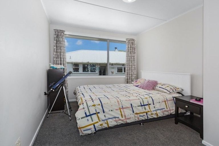 Photo of property in 6 Carbine Place, Ascot Park, Porirua, 5024