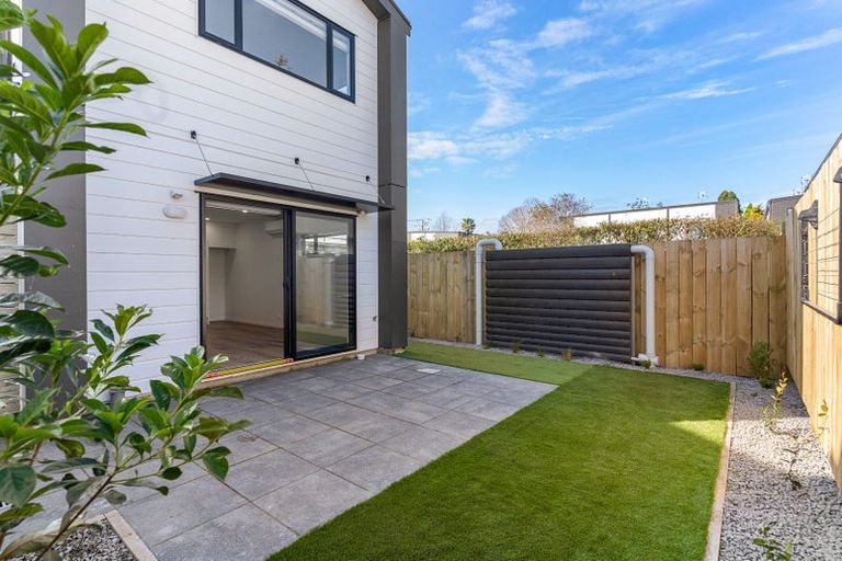 Photo of property in 22a Graham Avenue, Te Atatu Peninsula, Auckland, 0610