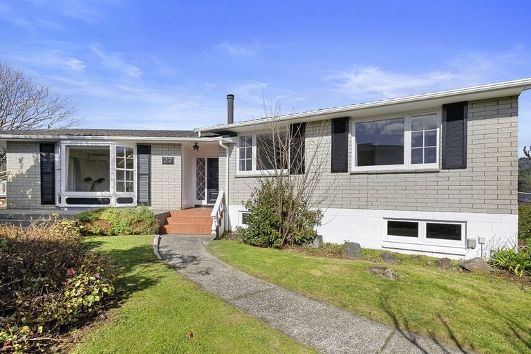 Photo of property in 27 Sunbrae Drive, Silverstream, Upper Hutt, 5019