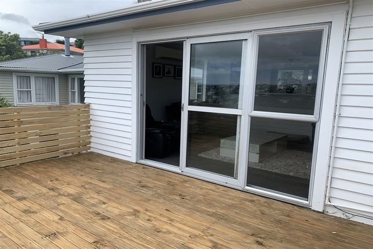 Photo of property in 45 Turville Crescent, Newlands, Wellington, 6037